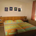 Haus Muehlenwarft * Brosum